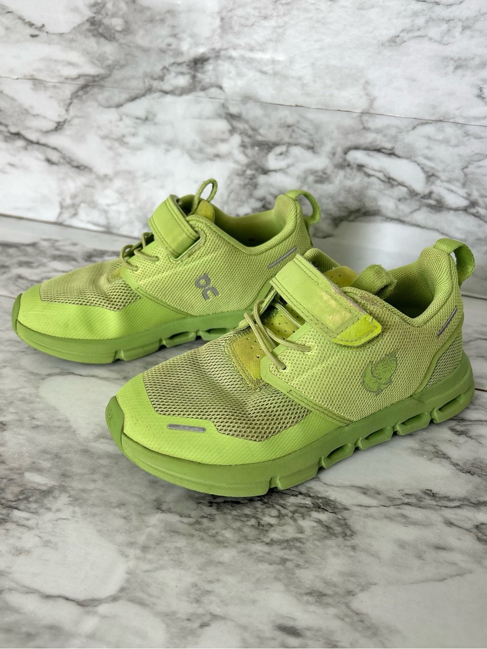 On cloud On running | toddler kids size 12.5 Cloud Play SHF On Cloud Play shoes